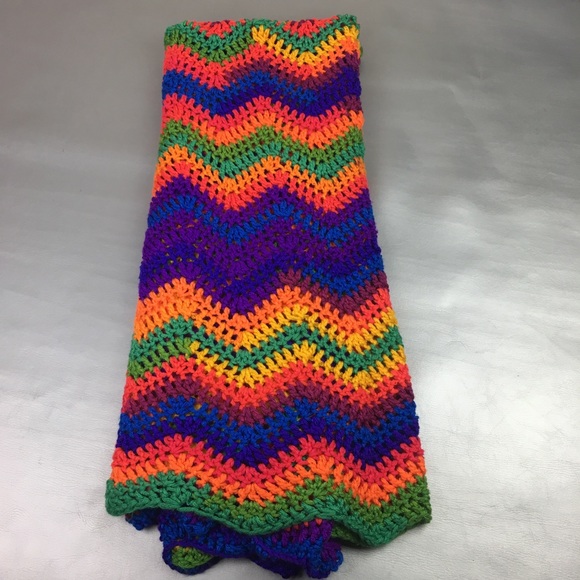 Handmade rainbow knitted throw blanket - Picture 9 of 10